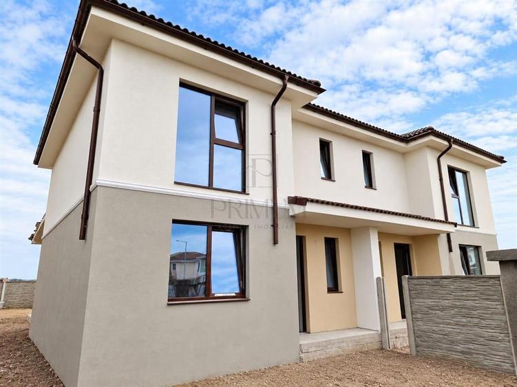 Duplex cu 4 camere cu Canalizare în Moșnița Veche