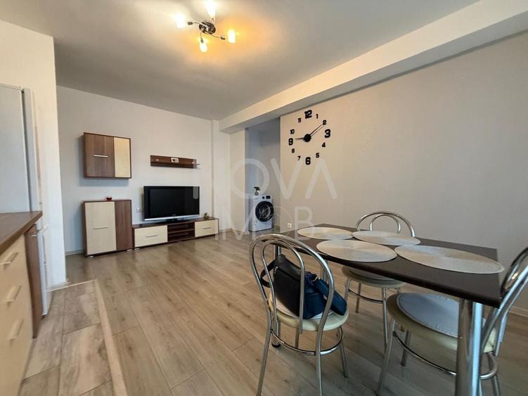 Apartament cu 3 camere semidecomandat, mobilat în Mihai Viteazul