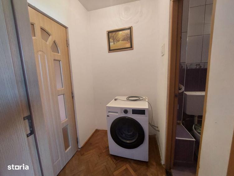 Apartament cu 3 camere semidecomandat în Titulescu
