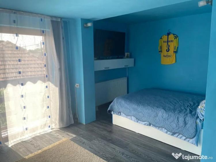 Casă cu 5 camere cu Teren 300 Mp în Central