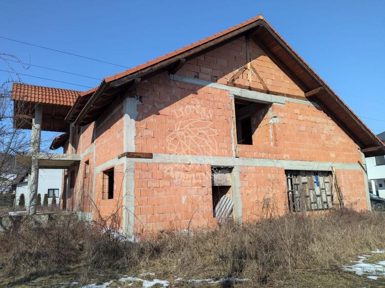 Casă individuală cu 6 camere cu Canalizare în Viișoara