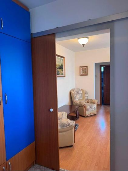 Apartament cu 3 camere semidecomandat în Alexandru cel Bun