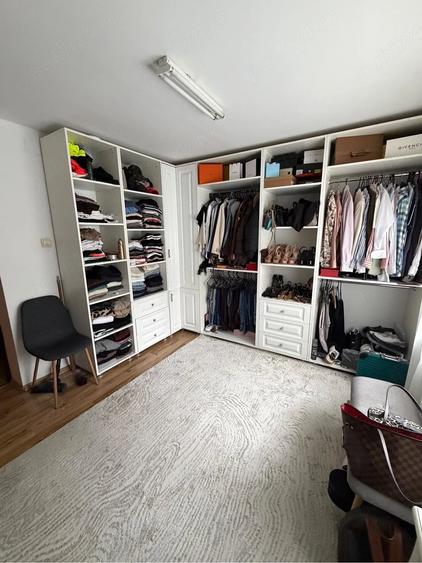 Apartament cu 4 camere decomandat în Central