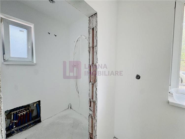 Duplex cu 4 camere cu Canalizare în Central