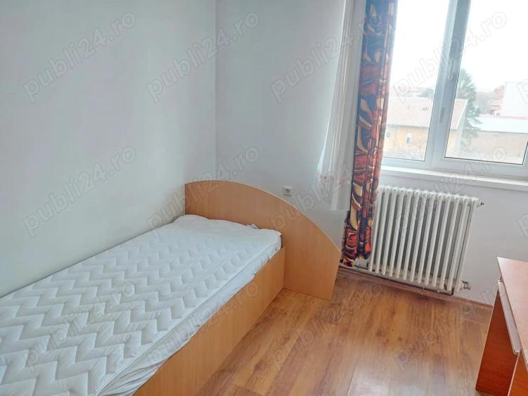 Apartament cu 3 camere semidecomandat în Bălcescu
