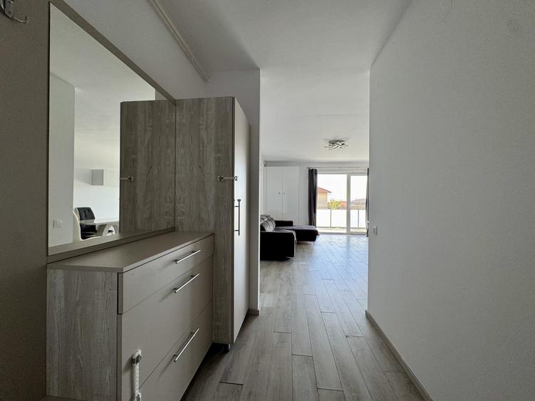 Apartament cu 2 camere semidecomandat, mobilat în Bună Ziua