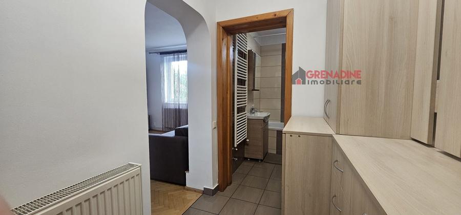 Apartament cu 3 camere decomandat în Bartolomeu