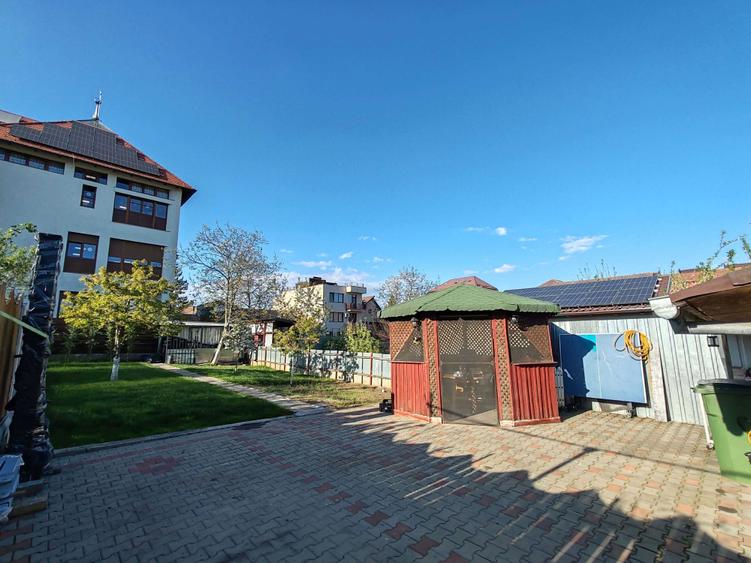 Casă cu 4 camere în Între Lacuri