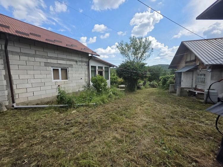 Casă cu 2 camere cu Teren 2896 Mp în Valea Brazilor