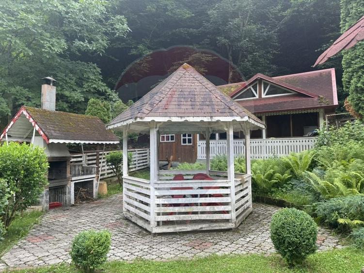 Casă individuală cu 7 camere cu Teren 600 Mp în Frăsinet