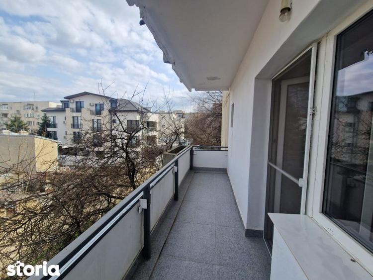 Apartament cu 3 camere decomandat în Tei