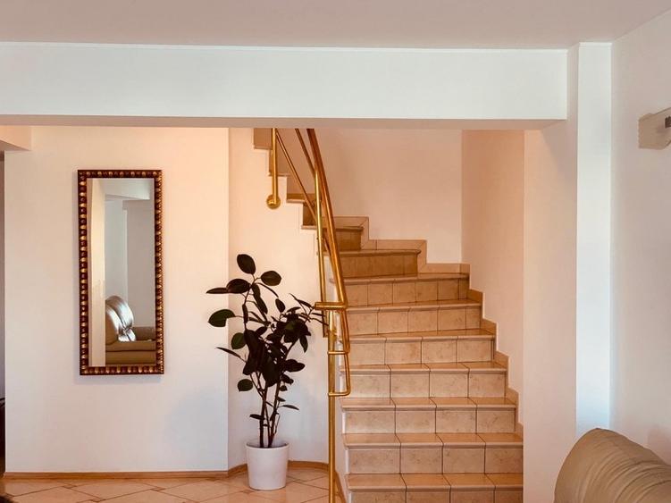 Apartament cu 3 camere decomandat, mobilat în Unirii
