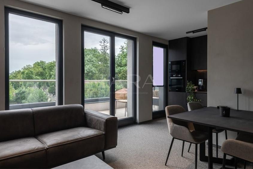 Apartament cu 2 camere semidecomandat, mobilat în Ultracentral