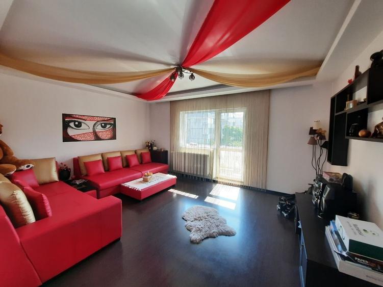 Apartament cu 3 camere decomandat în Mărăței