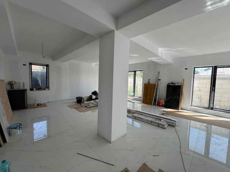 Casă individuală cu 4 camere cu Canalizare în Pipera