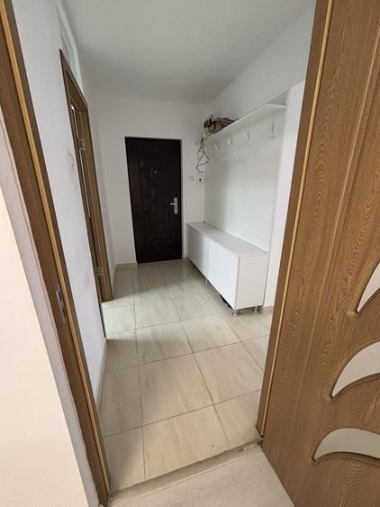 Apartament cu 3 camere decomandat în Între Lacuri