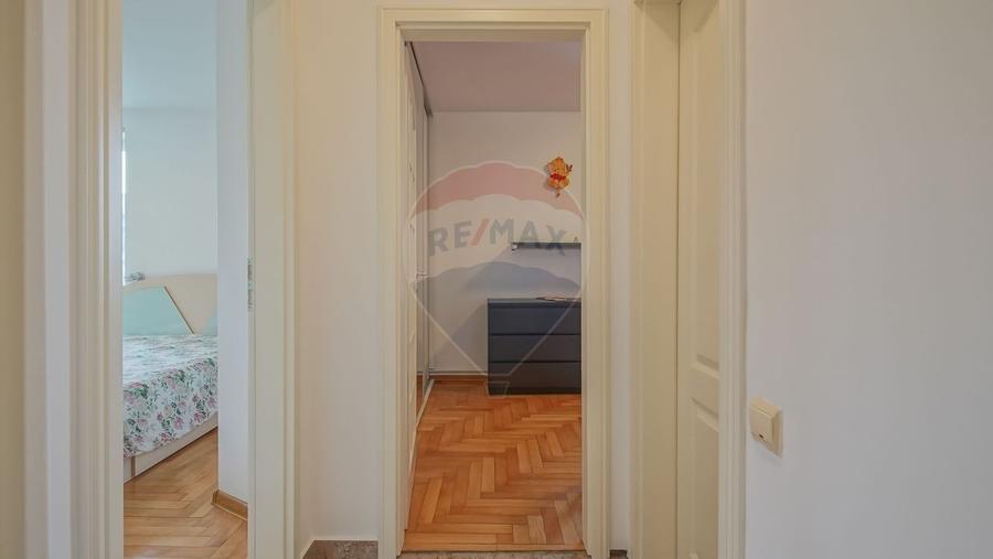 Apartament cu 3 camere decomandat, mobilat în 13 Decembrie