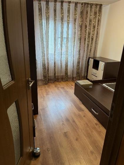 Apartament cu 3 camere decomandat, mobilat în Central