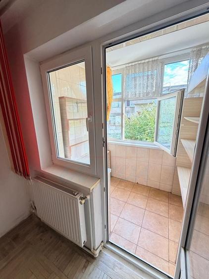 Apartament cu 3 camere semidecomandat în Micro 40