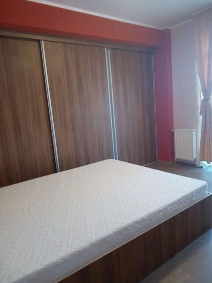 Apartament cu 3 camere semidecomandat în Lotrioara
