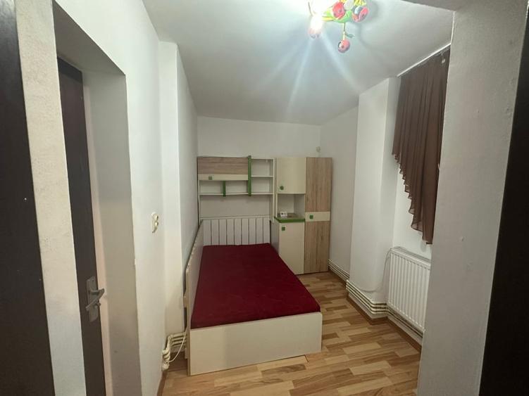 Apartament cu 2 camere, mobilat în Debarcader