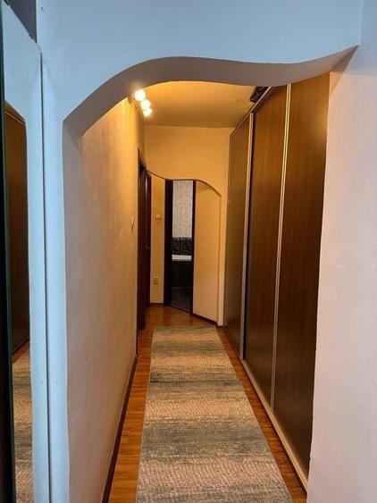 Apartament cu 3 camere decomandat în Titan