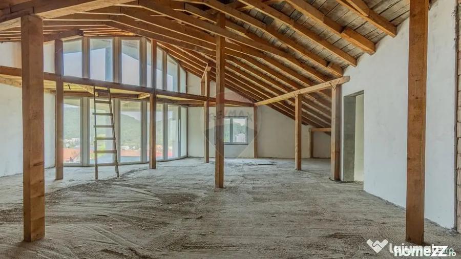 Casă cu 7 camere cu Teren 2000 Mp în Bunloc