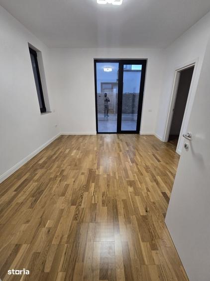 Casă cu 5 camere cu Teren 200 Mp în Central
