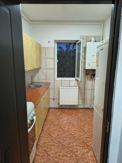 Apartament cu 2 camere semidecomandat, mobilat în Micro 11