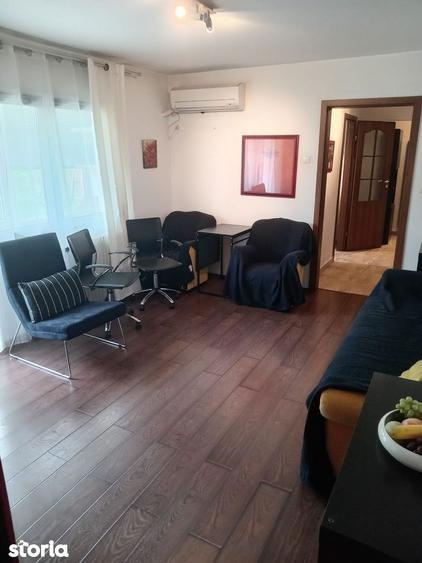 Apartament cu 3 camere semidecomandat, mobilat în Titan