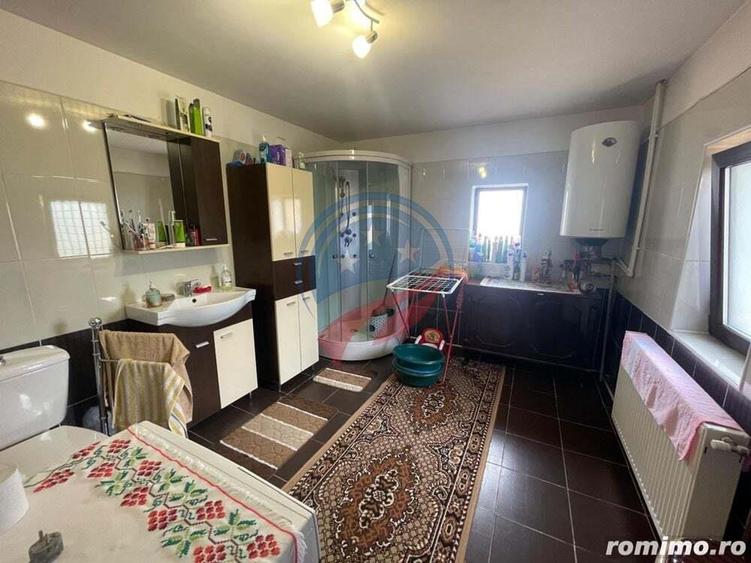 Casă cu 4 camere cu Teren 3500 Mp în Leu