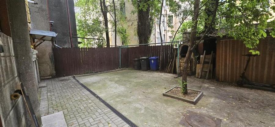 Apartament cu 3 camere semidecomandat în Eminescu