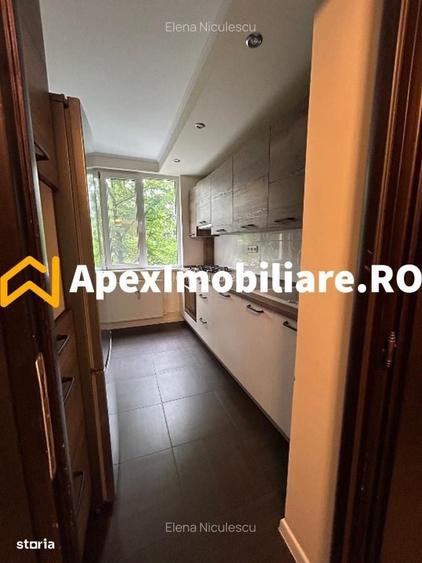 Apartament cu 4 camere decomandat în Drumul Taberei