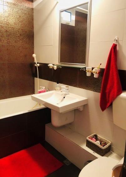 Apartament cu 4 camere decomandat, mobilat în Moșilor