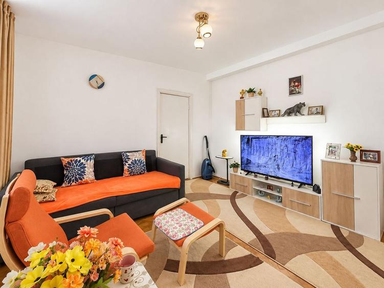 Apartament cu 2 camere semidecomandat, mobilat în Lipovei