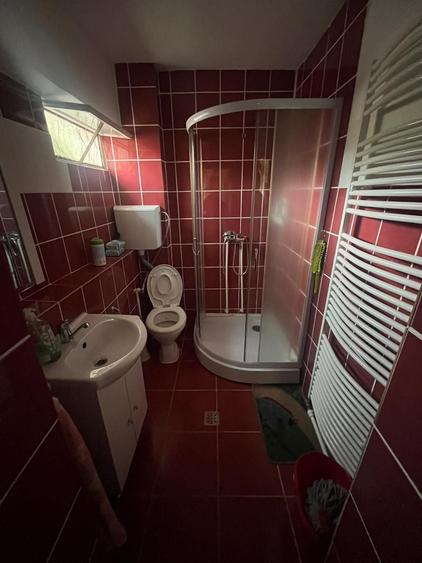 Casă cu 4 camere în Călugări