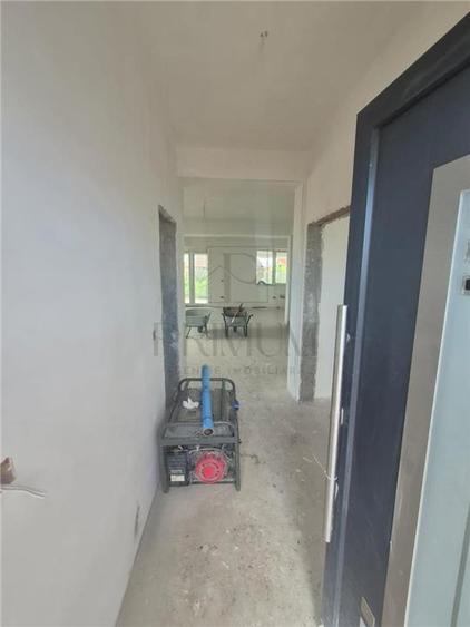 Duplex cu 5 camere cu Canalizare în Moșnița Nouă