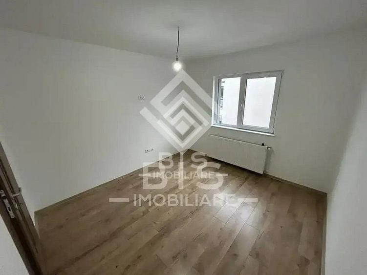 Apartament cu 4 camere semidecomandat în Vest
