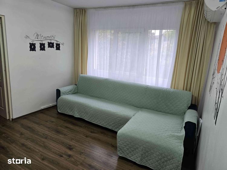 Apartament cu 3 camere în Podu Roș