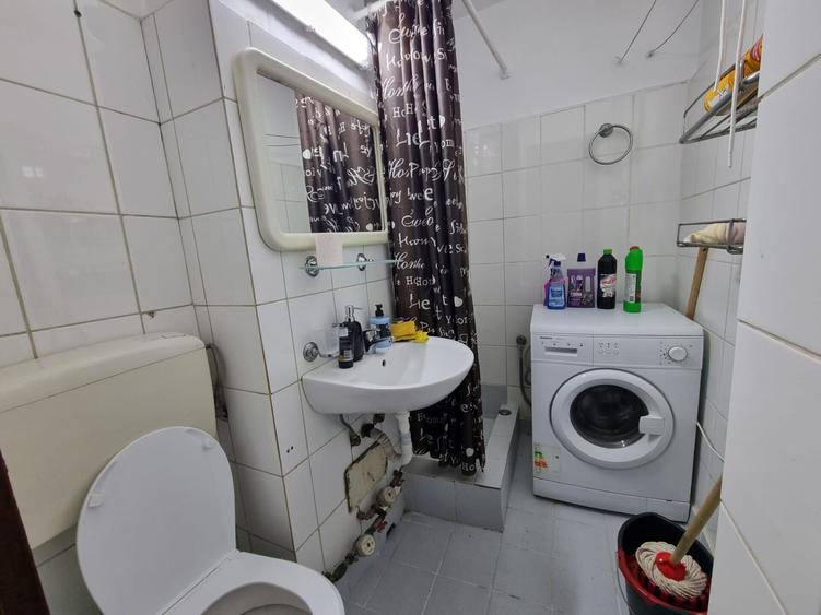 Apartament cu 2 camere decomandat, mobilat în P-ța Victoriei