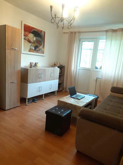 Apartament cu 4 camere semidecomandat în Drumul Taberei
