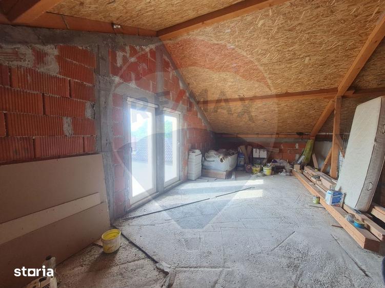 Casă cu 5 camere cu Teren 2566 Mp în Bolotești