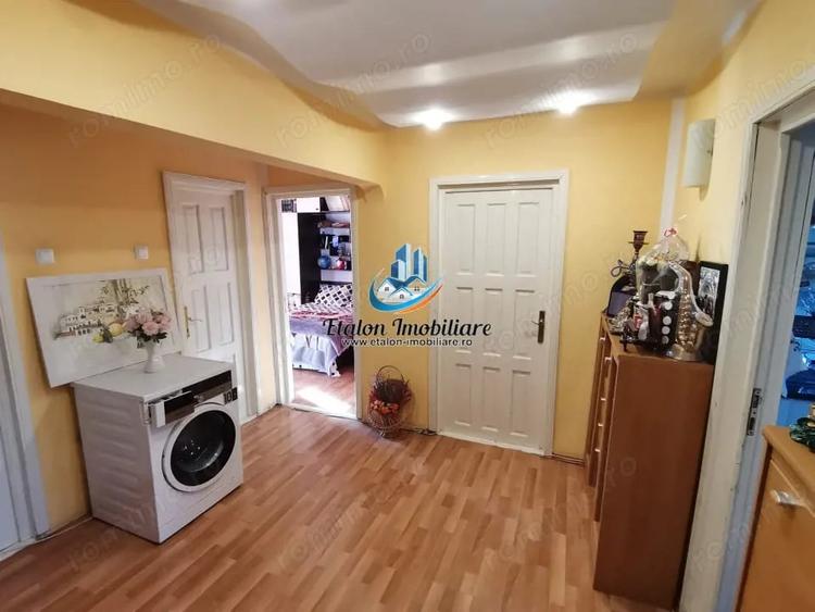 Apartament cu 3 camere decomandat în Calea Romanului