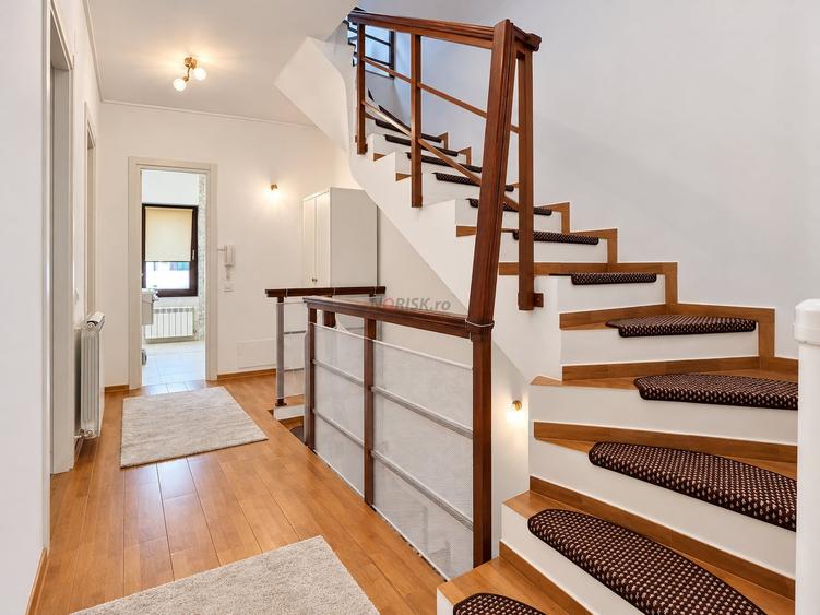 Duplex cu 5 camere cu Canalizare în Dămăroaia