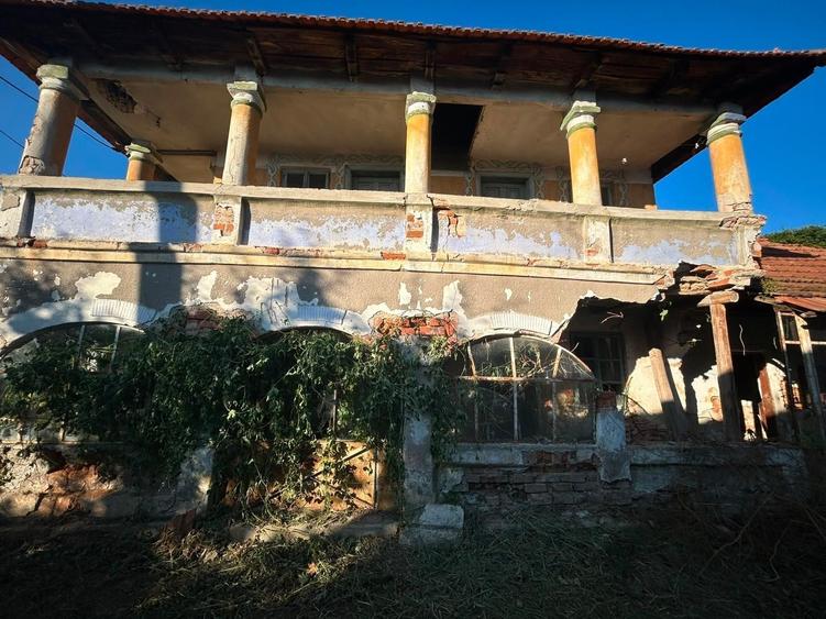 Casă cu 4 camere în Central