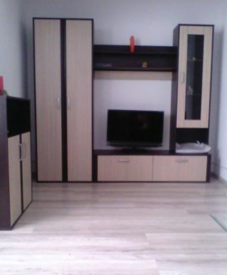 Apartament cu 3 camere decomandat în Piața Centrală