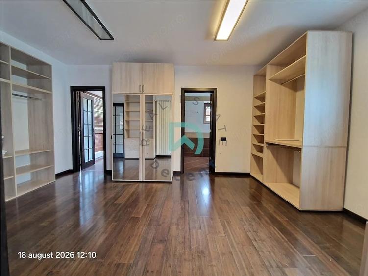 Casă cu 7 camere cu Teren 1000 Mp în Central