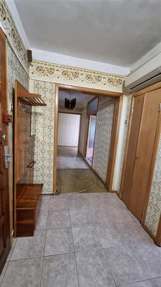 Apartament cu 3 camere decomandat în Călărași