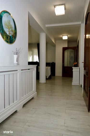 Casă cu 5 camere cu Teren 1644 Mp în Sânpetru