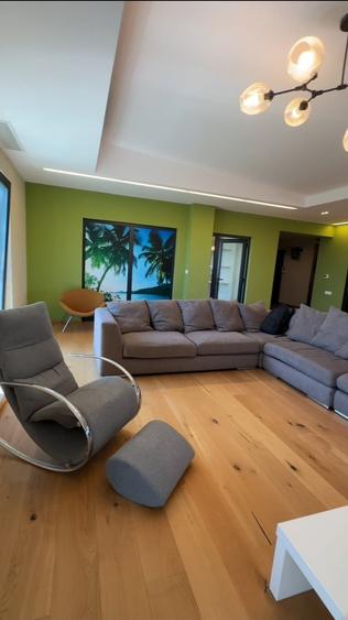 Apartament cu 5 camere decomandat în Central